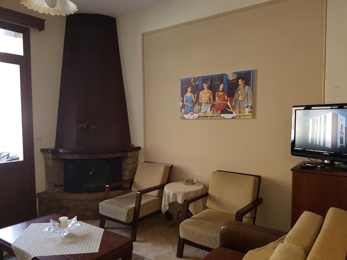 Xenonas Arxontiko Apartment Loutraki  Room photo